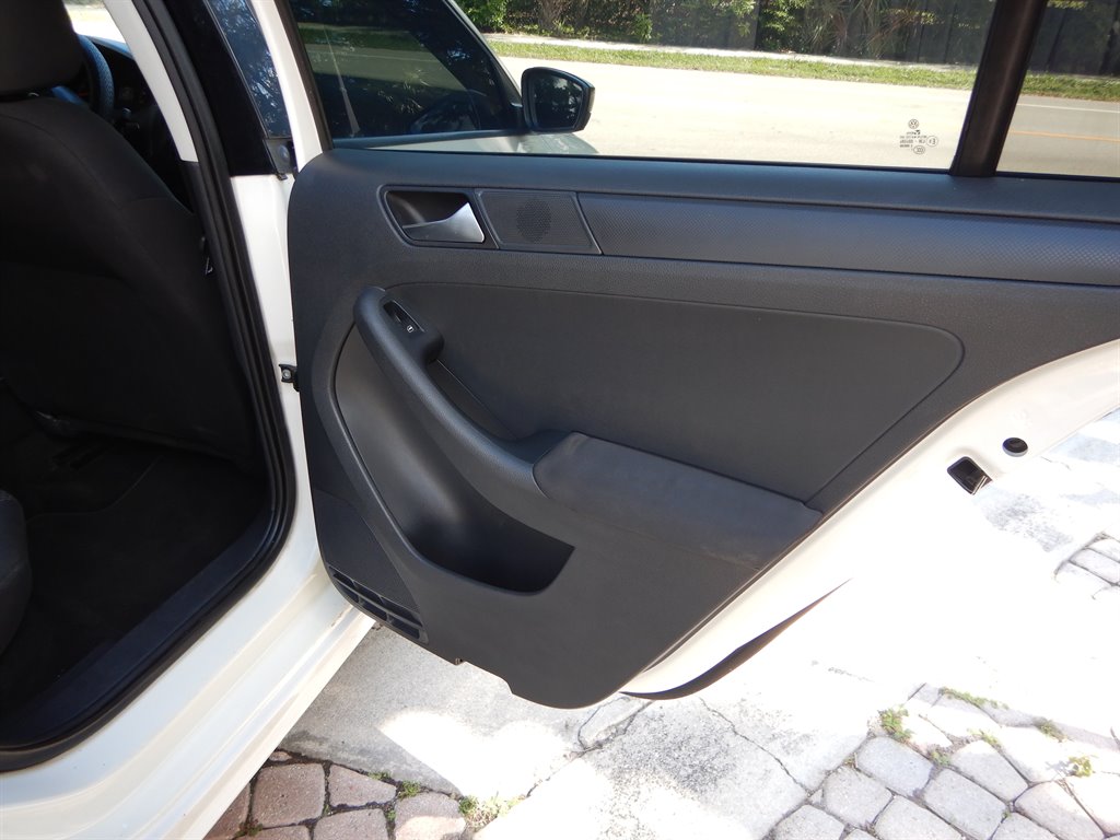 2012 Volkswagen Jetta S - Photo 24