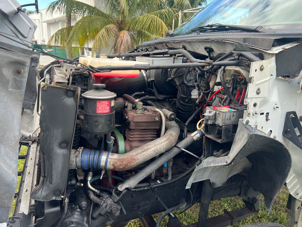 2002 Ford F-750 - Photo 17