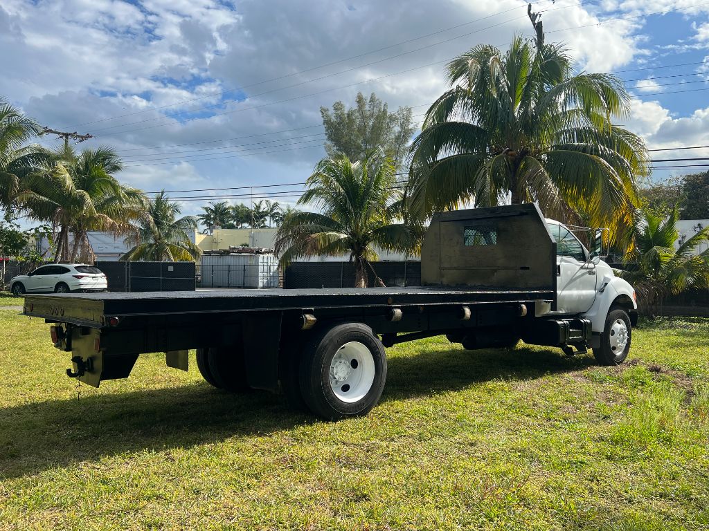 2002 Ford F-750 - Photo 7