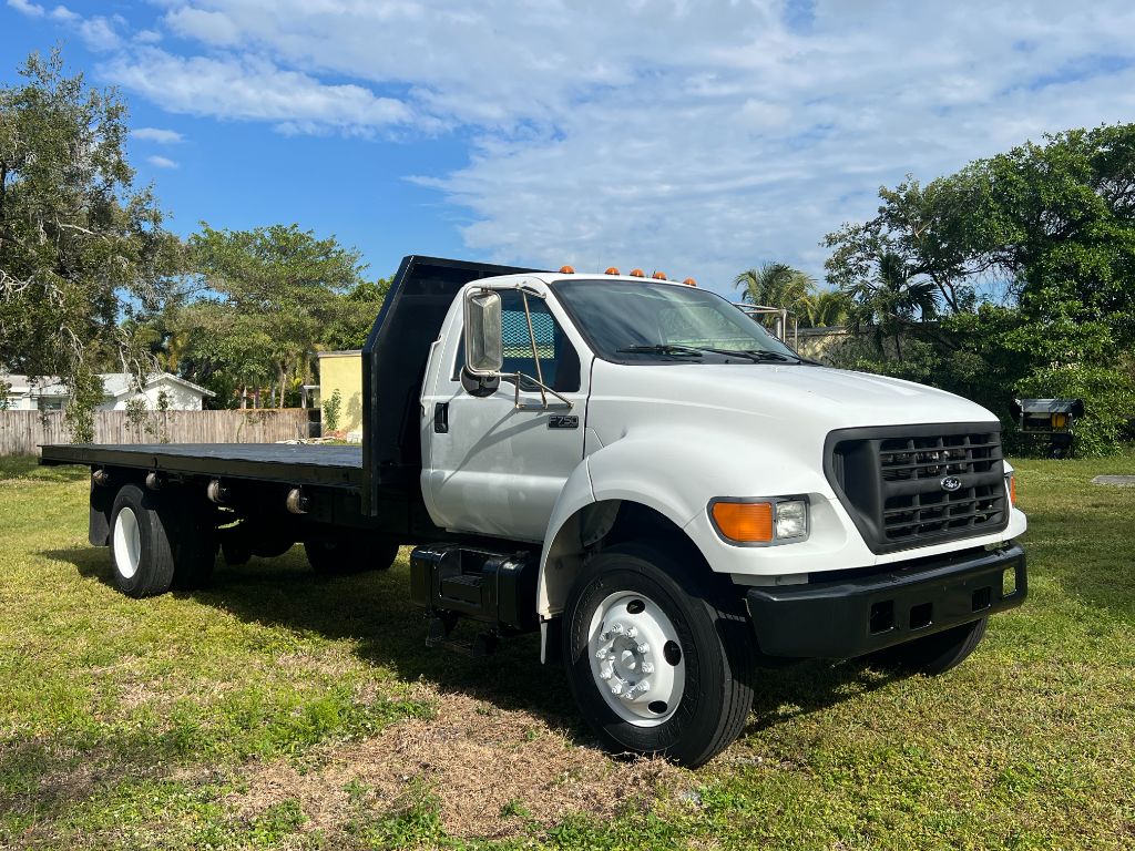2002 Ford F-750 - Photo 10