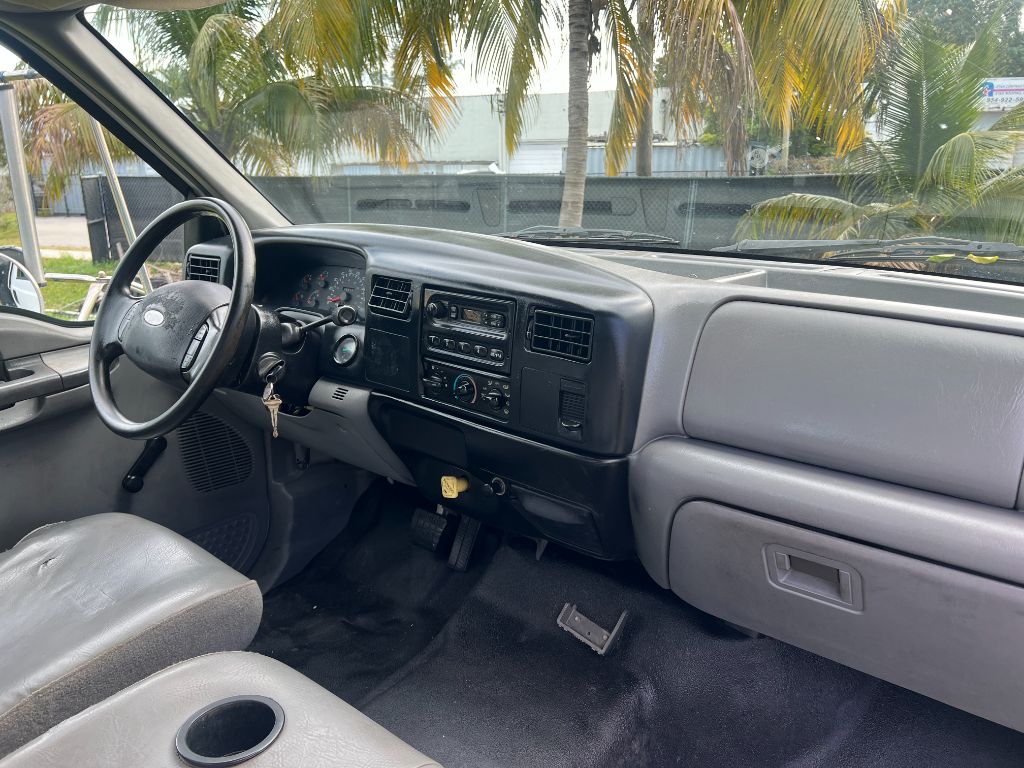 2002 Ford F-750 - Photo 14