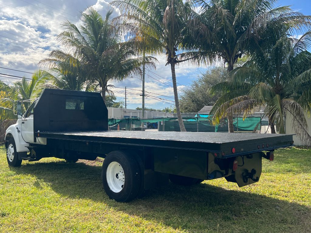 2002 Ford F-750 - Photo 6