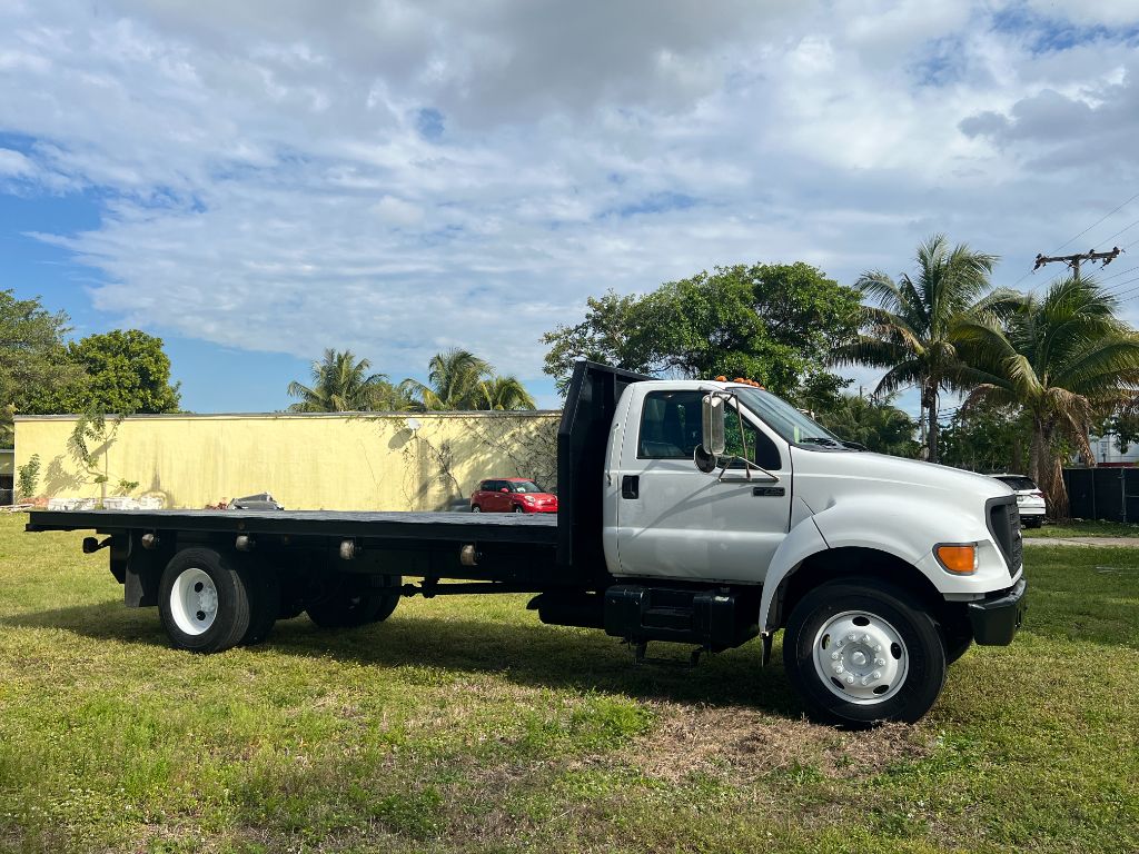 2002 Ford F-750 - Photo 9