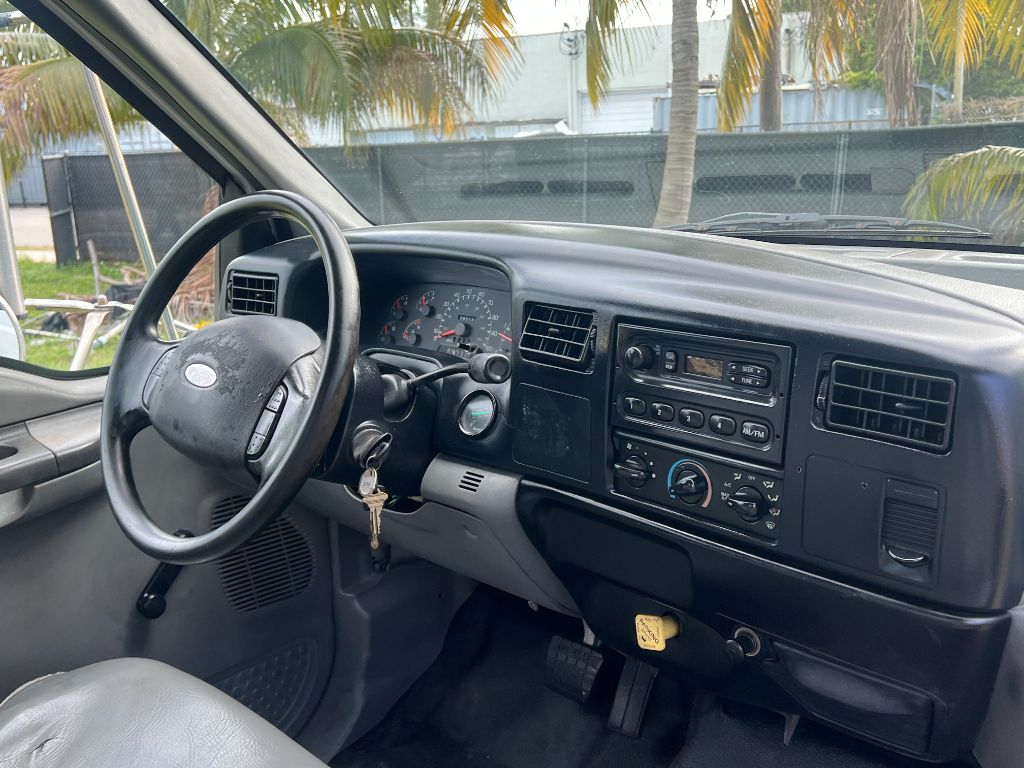 2002 Ford F-750 - Photo 15