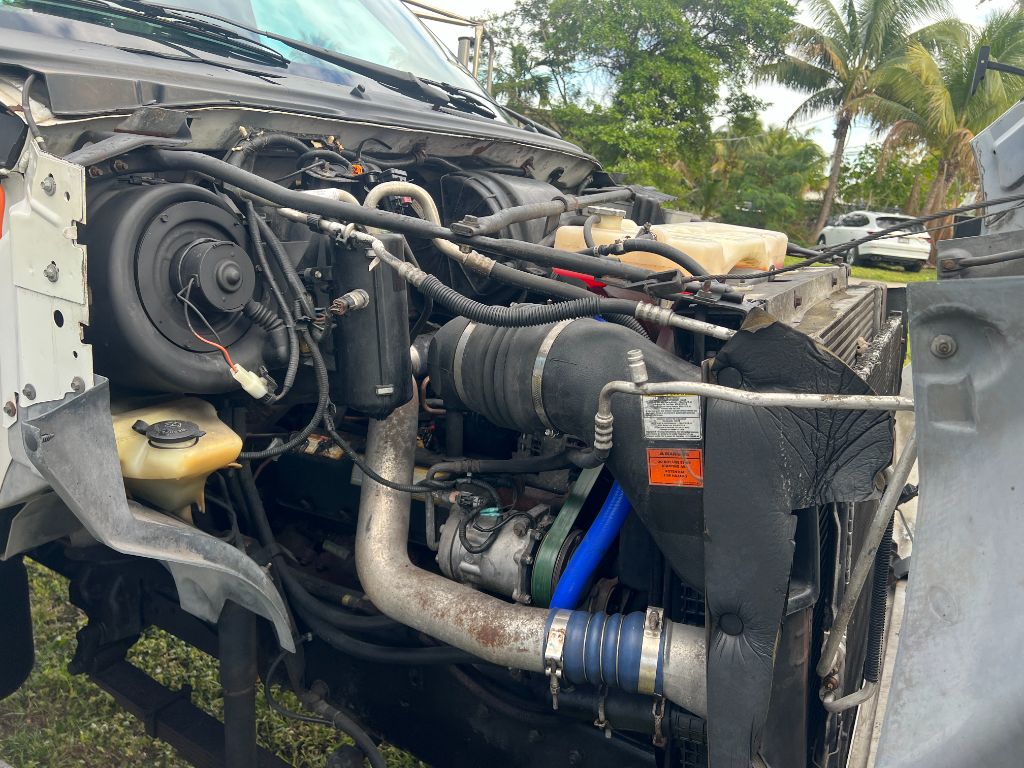 2002 Ford F-750 - Photo 18