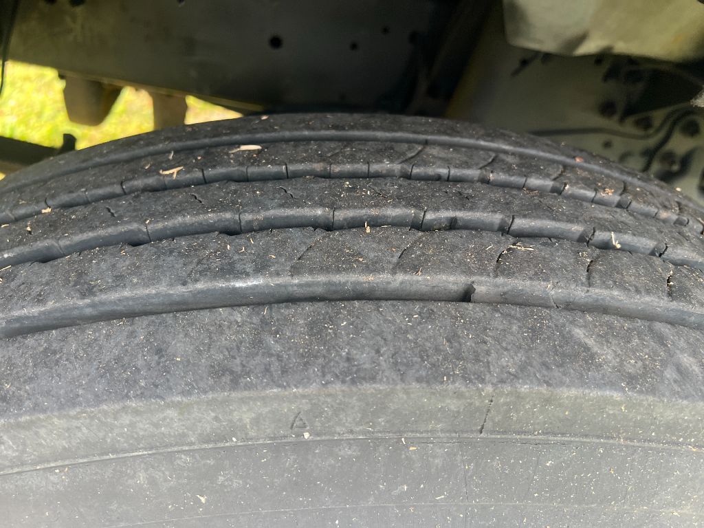 2002 Ford F-750 - Photo 21