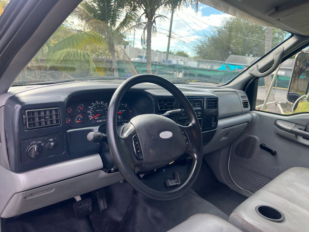 2002 Ford F-750 - Photo 11