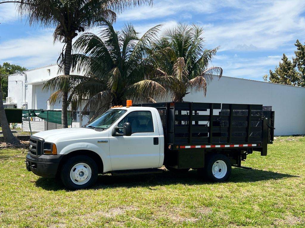2005 Ford F-350 Super Duty Chassis Cab XLT